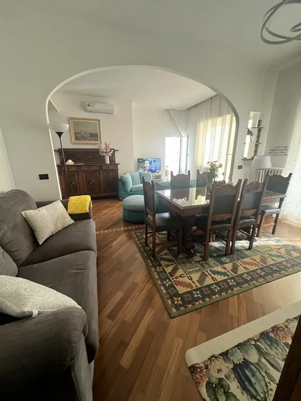 Salotto e tavolo da pranzo su parquet, La Veranda, Monteverde Roma